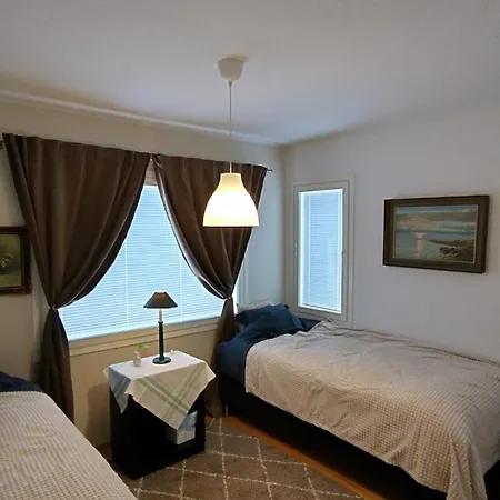 Homestay 2 Quit&com For 4 W/ Free Parking In A House *