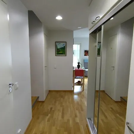 1 Quit&com For 2 With Free Parking In A House
